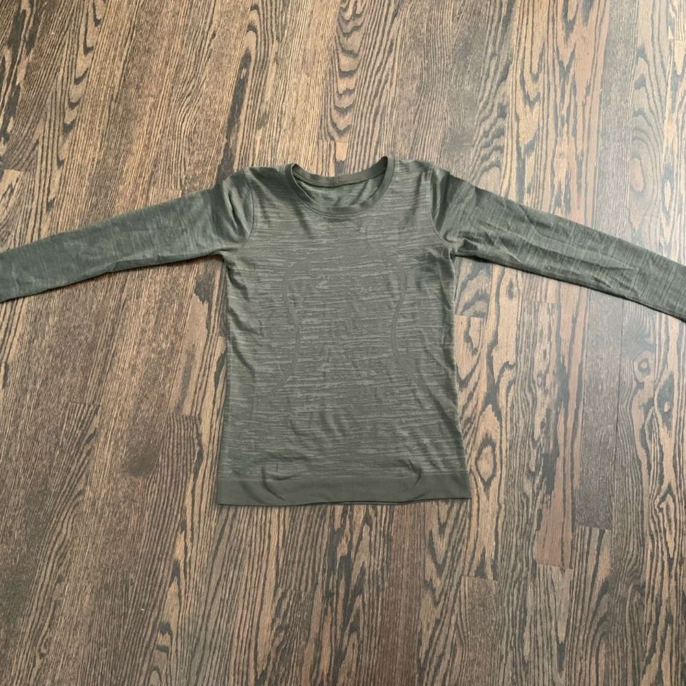Lululemon Relaxed Fit Swiftly Tech Work Out Shirt